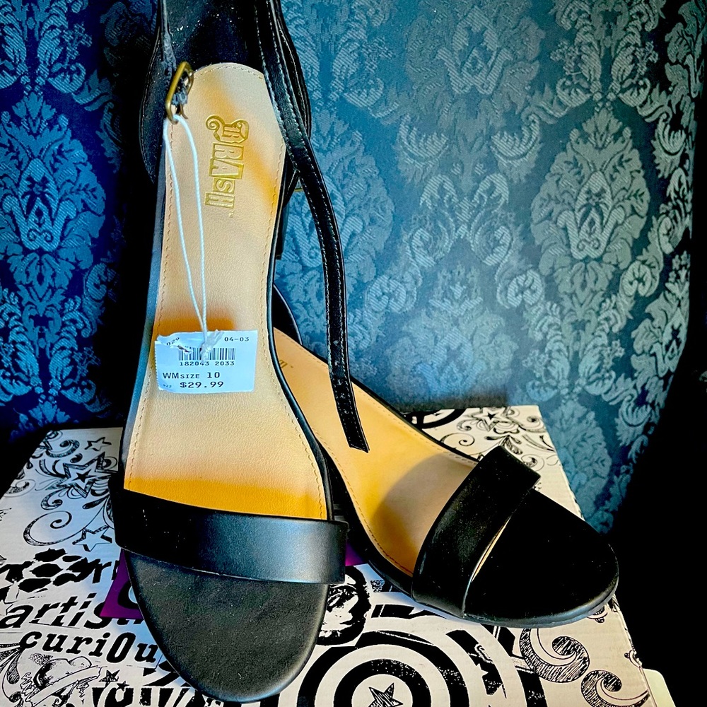 New in box Brash Sandles